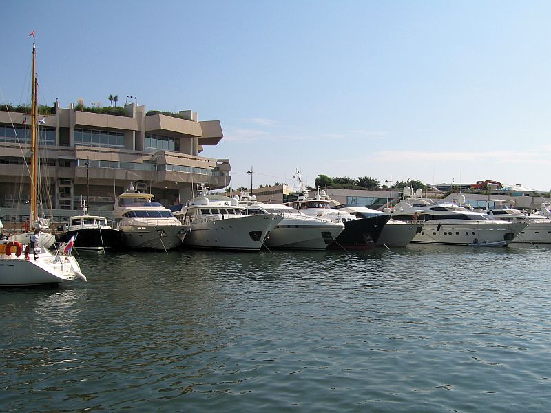 OceanVillage_09_2005