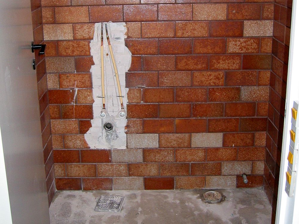 rav5_toilet_2002_02.jpg
